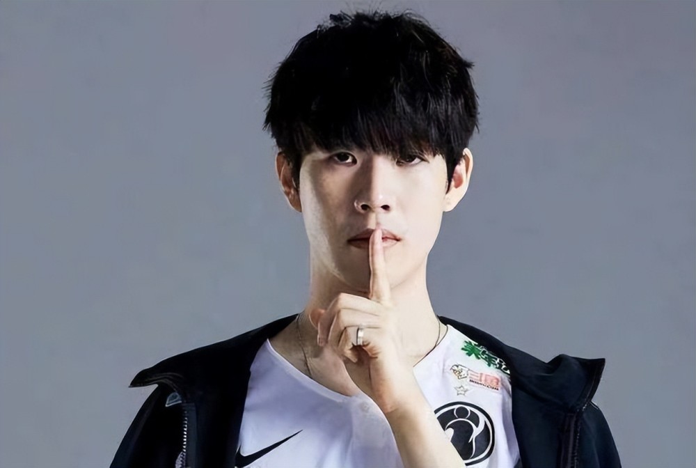 Gnar真的练习得很不错！999灵活地绕过并击杀了 Scout 一枪双杀， Top Esports 重新夺回了一分